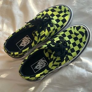 NWOT Women’s glow in the dark platform Vans. Size 5.0